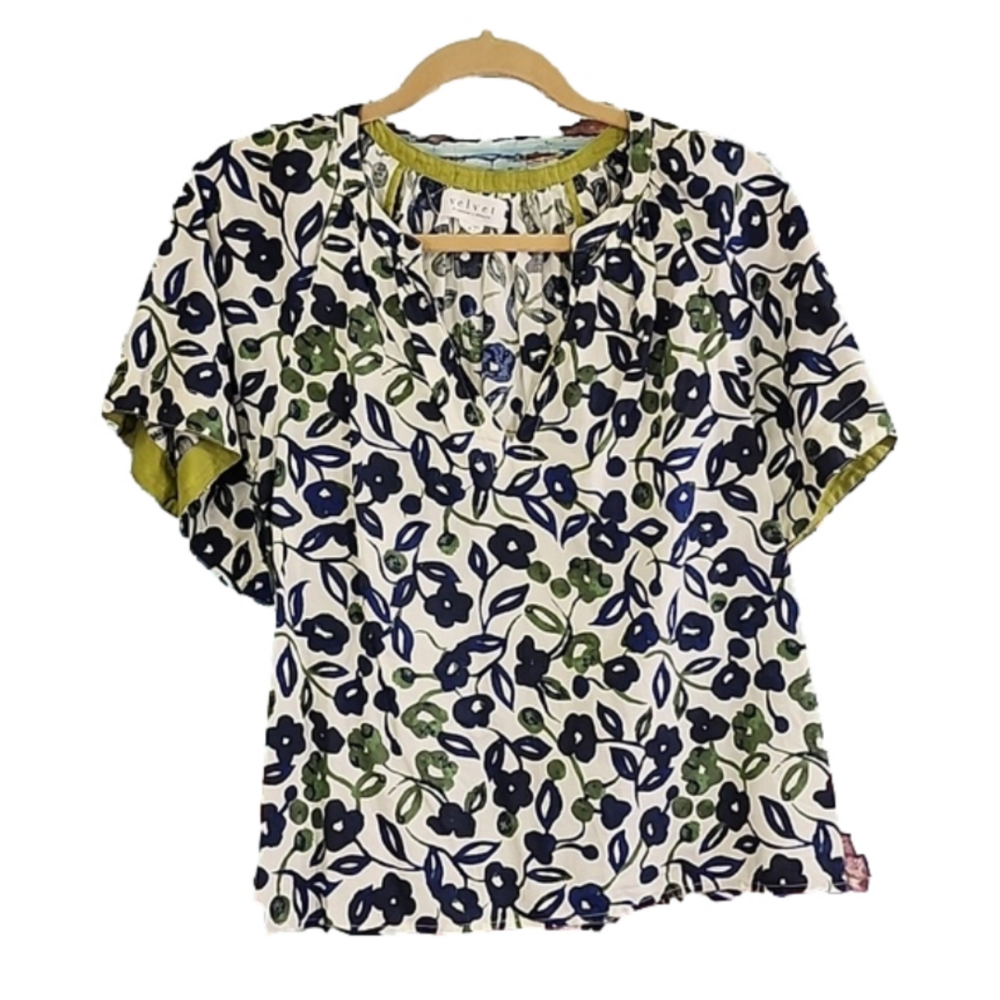 VELVET by Graham & Spencer floral top size S